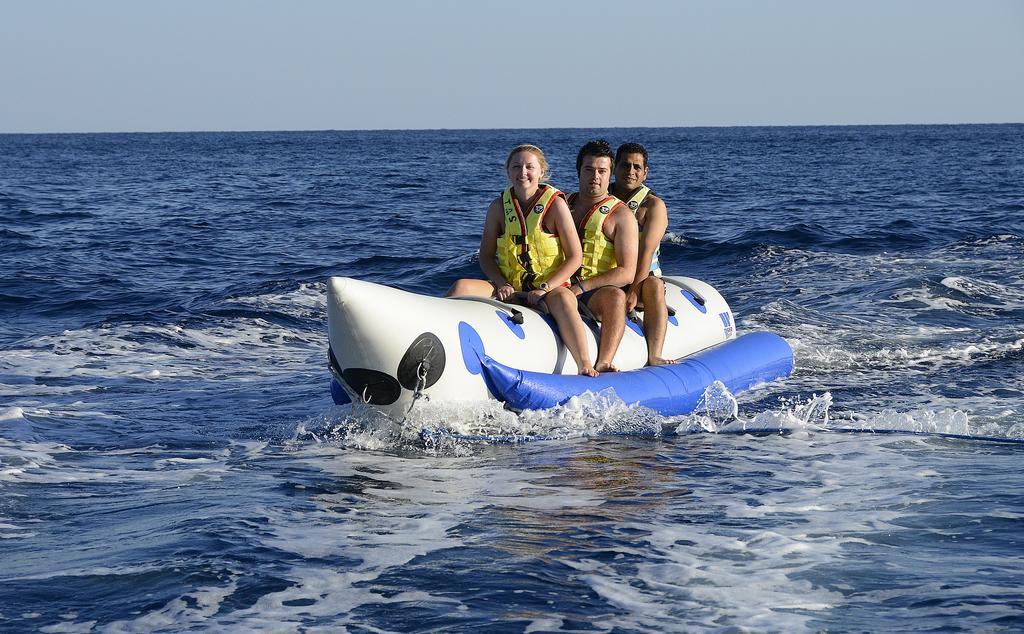 สเตลลา ดี มาเร บีช โฮเทล แอนด์ สปา Hotel ชาร์มเอลชีค ภายนอก รูปภาพ A banana boat