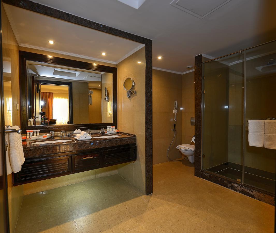 สเตลลา ดี มาเร บีช โฮเทล แอนด์ สปา Hotel ชาร์มเอลชีค ภายนอก รูปภาพ A bathroom in a hotel